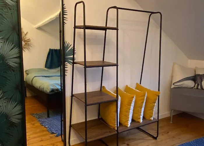 Holiday home La Maison Des Plantes, Charmante, Atypique Et Cosy Pour 4 Personnes Avec Parking Et Jardin *